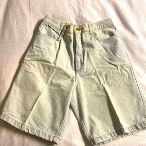 Whitewashed denim jeans size 6 equivalent.(size 40 South America)